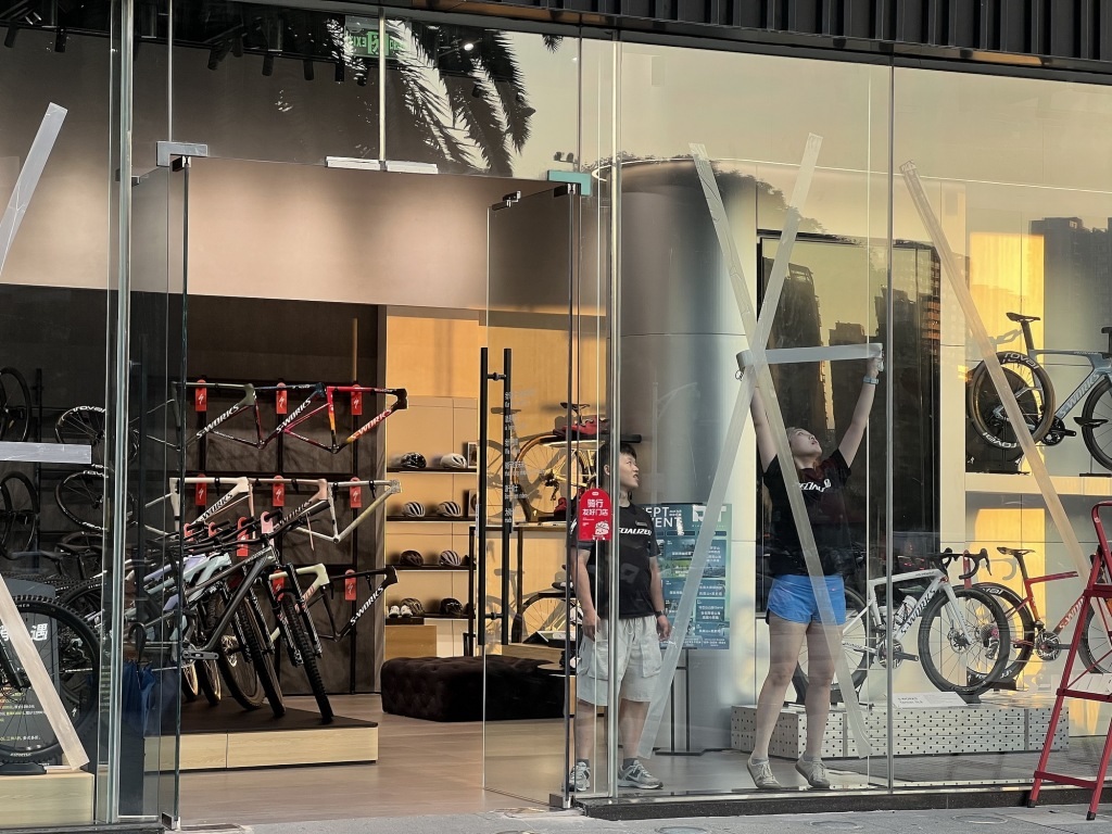 Siêu bão Ragasa diện tích lớn hơn cả tỉnh Quảng Đông, Trung Quốc căng thẳng- Ảnh 1.