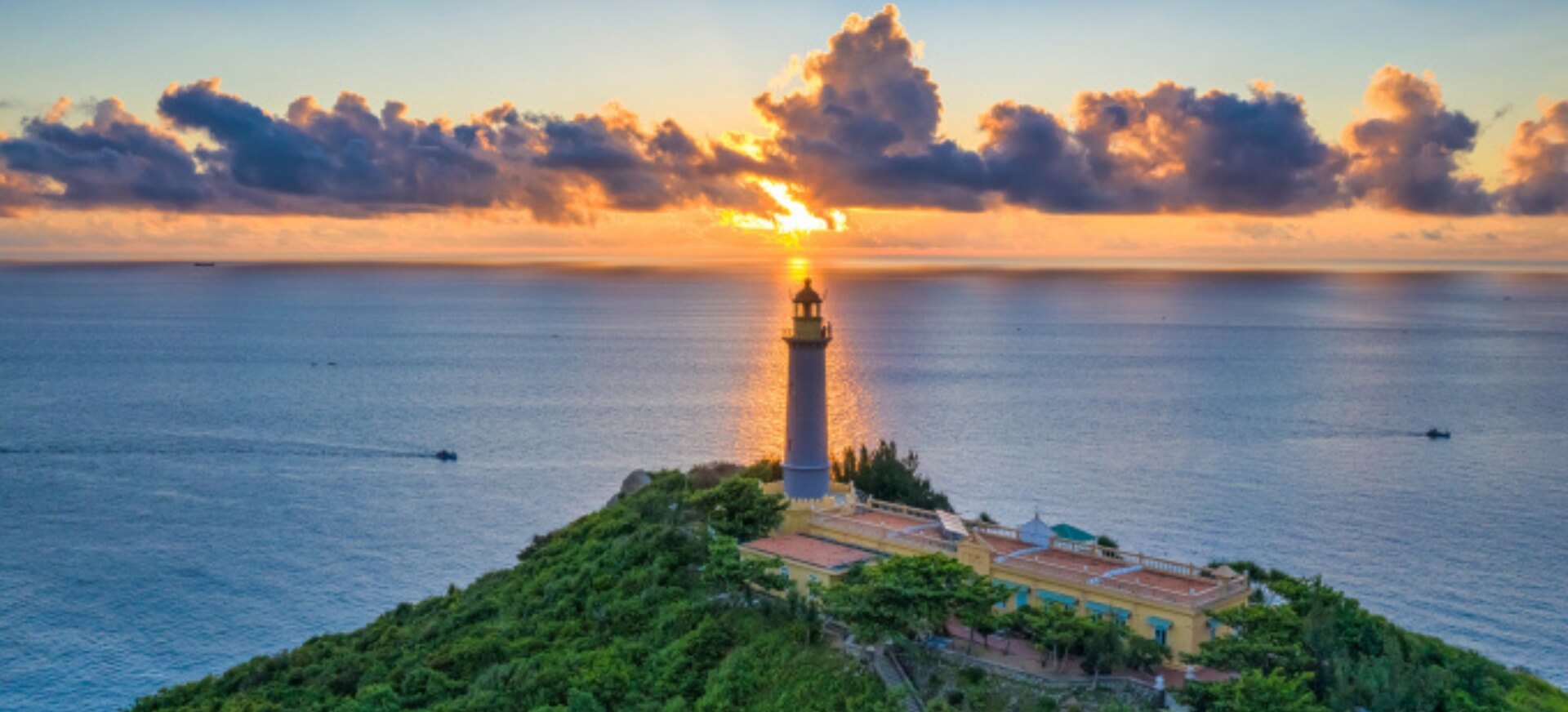 Bãi biển hoang sơ nhiều người chưa biết, gần nơi "đón bình minh đầu tiên ở Việt Nam": Có biển cấm tắm- Ảnh 5.