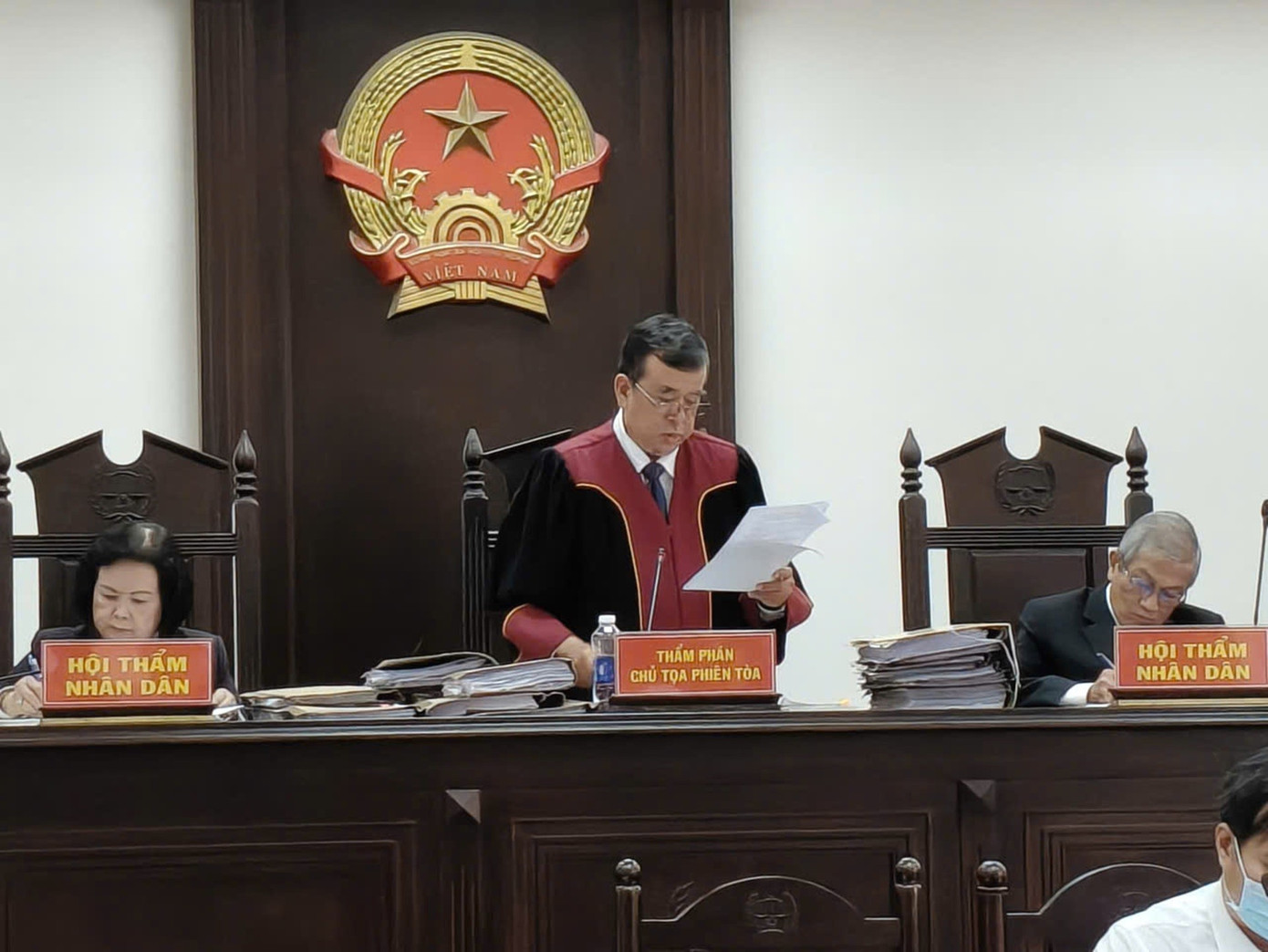 Trùm giang hồ Bình ‘kiểm’ bị phạt 12 năm tù vì mua bán, tàng trữ vũ khí trái phép- Ảnh 1.