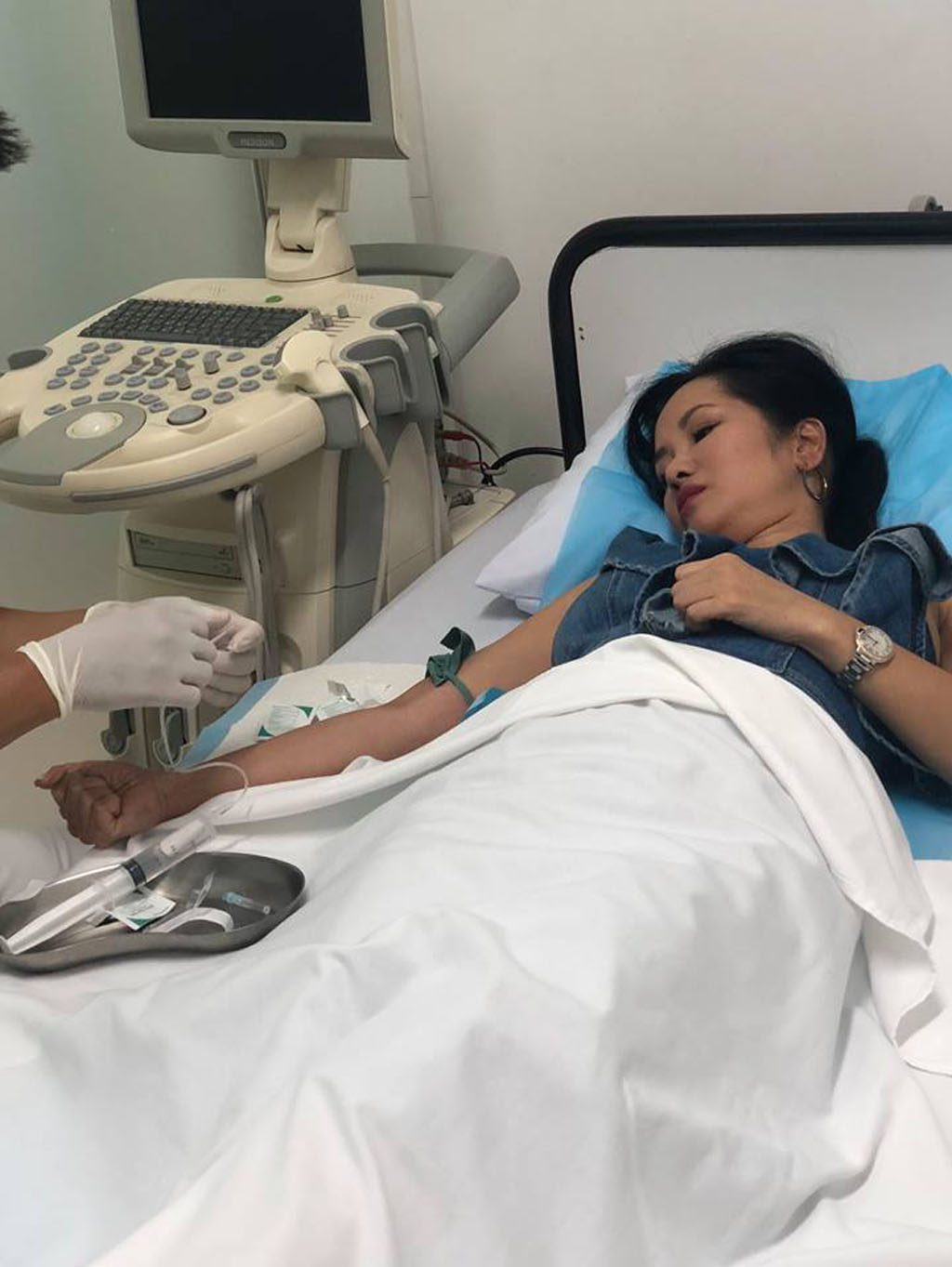 Ca Sĩ Hồng Nhung Nhập Viện Phẫu Thuật- Ảnh 2. Ca Sĩ Hồng Nhung Nhập Viện Phẫu Thuật- Ảnh 2.