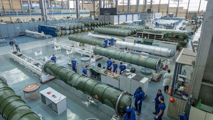Sản lượng t&ecirc;n lửa cho hệ thống ph&ograve;ng kh&ocirc;ng S-400 tăng gấp đ&ocirc;i- Ảnh 1.
