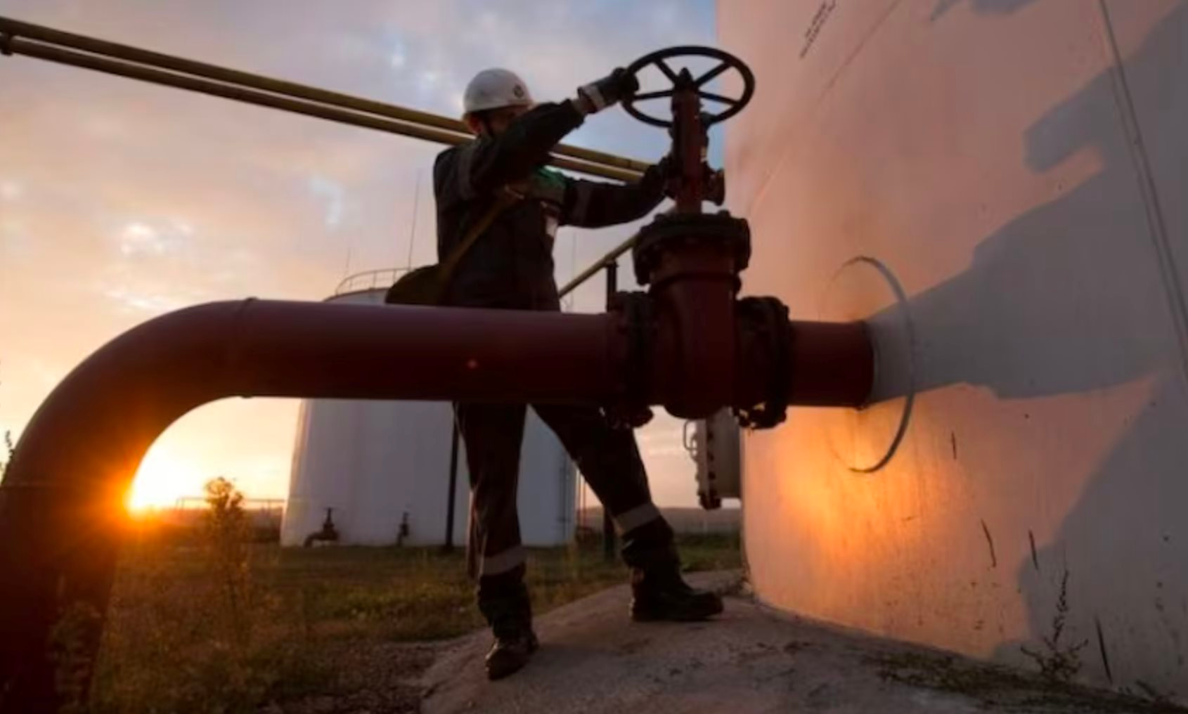EU muốn ‘tặng’ nửa tỷ euro để quốc gia thành viên từ bỏ năng lượng Nga, nước này thẳng thừng tuyên bố: 'Sẽ không bao giờ ngừng nhập dầu và khí đốt từ Moscow' - Ảnh 1.