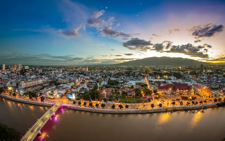 Một nước ASEAN đang "ngập" trong nợ, có thể gây rủi ro cho nền kinh tế- Ảnh 1.