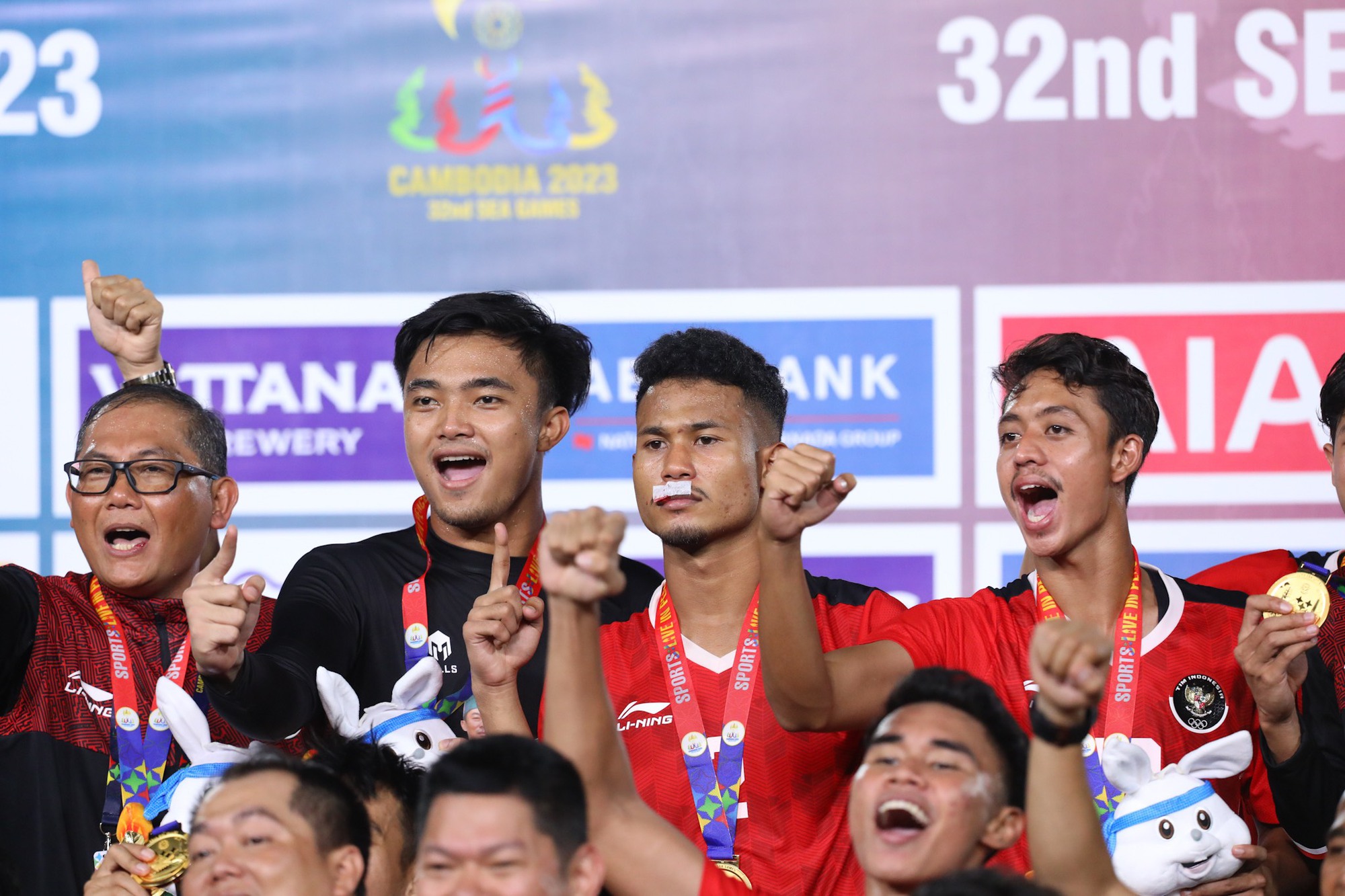 Indonesia lo mất 41 HCV ở SEA Games 33, thiếu tiền đưa VĐV sang Thái Lan thi đấu?- Ảnh 2.