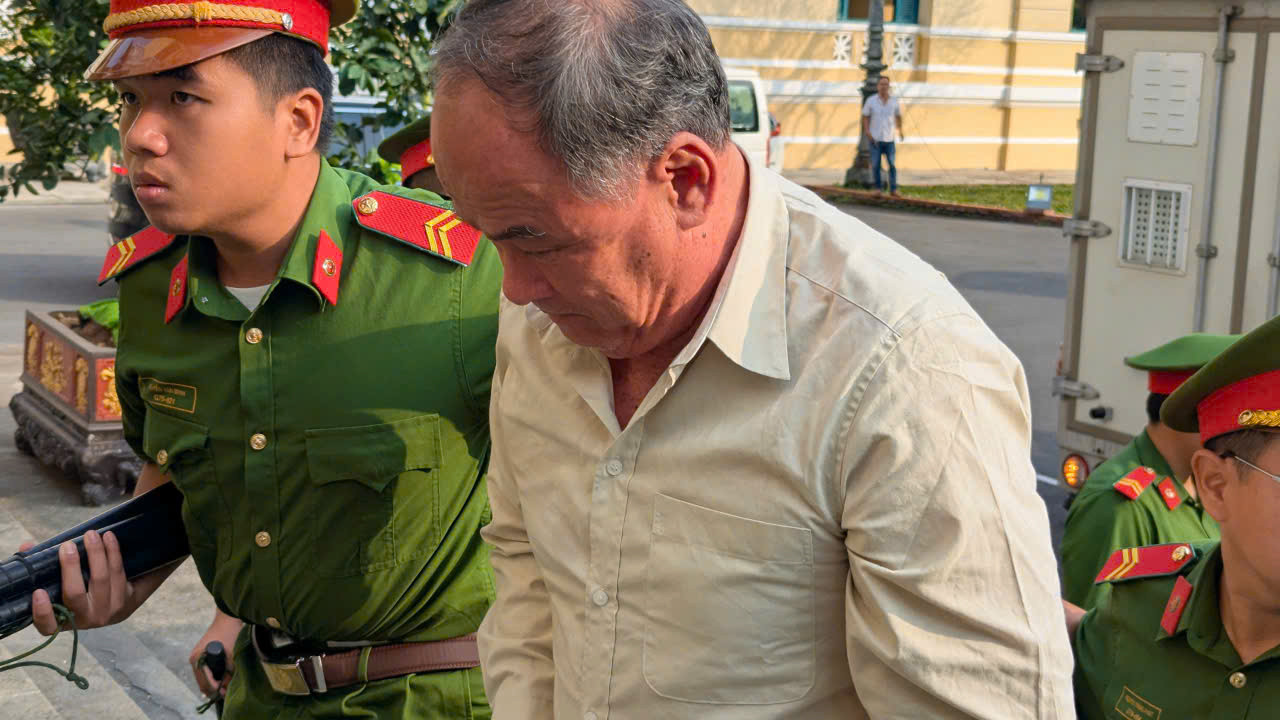 Cựu Chủ tịch UBND tỉnh An Giang Nguyễn Thanh Bình được giảm án- Ảnh 1.