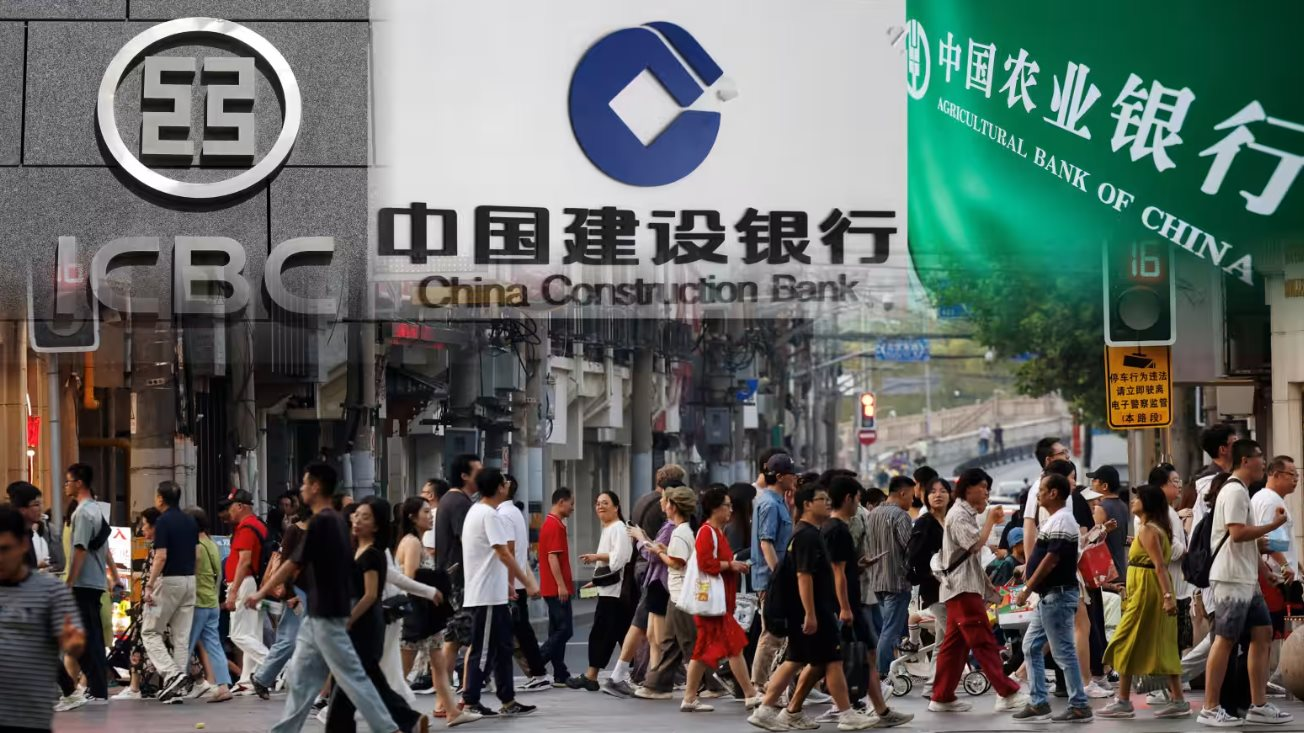 Thu nhập người dân giảm, nợ xấu cá nhân tăng mạnh lên 118 tỷ USD: Cơn đau đầu mới của hệ thống ngân hàng Trung Quốc - Ảnh 3.