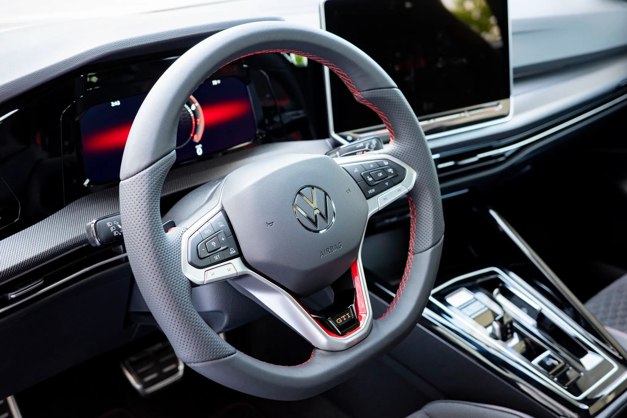 VW Golf lộ diện ở Việt Nam: Là bản giữa và bản tiêu chuẩn, giá khởi điểm chưa đến 800 triệu, có máy hybrid- Ảnh 12.