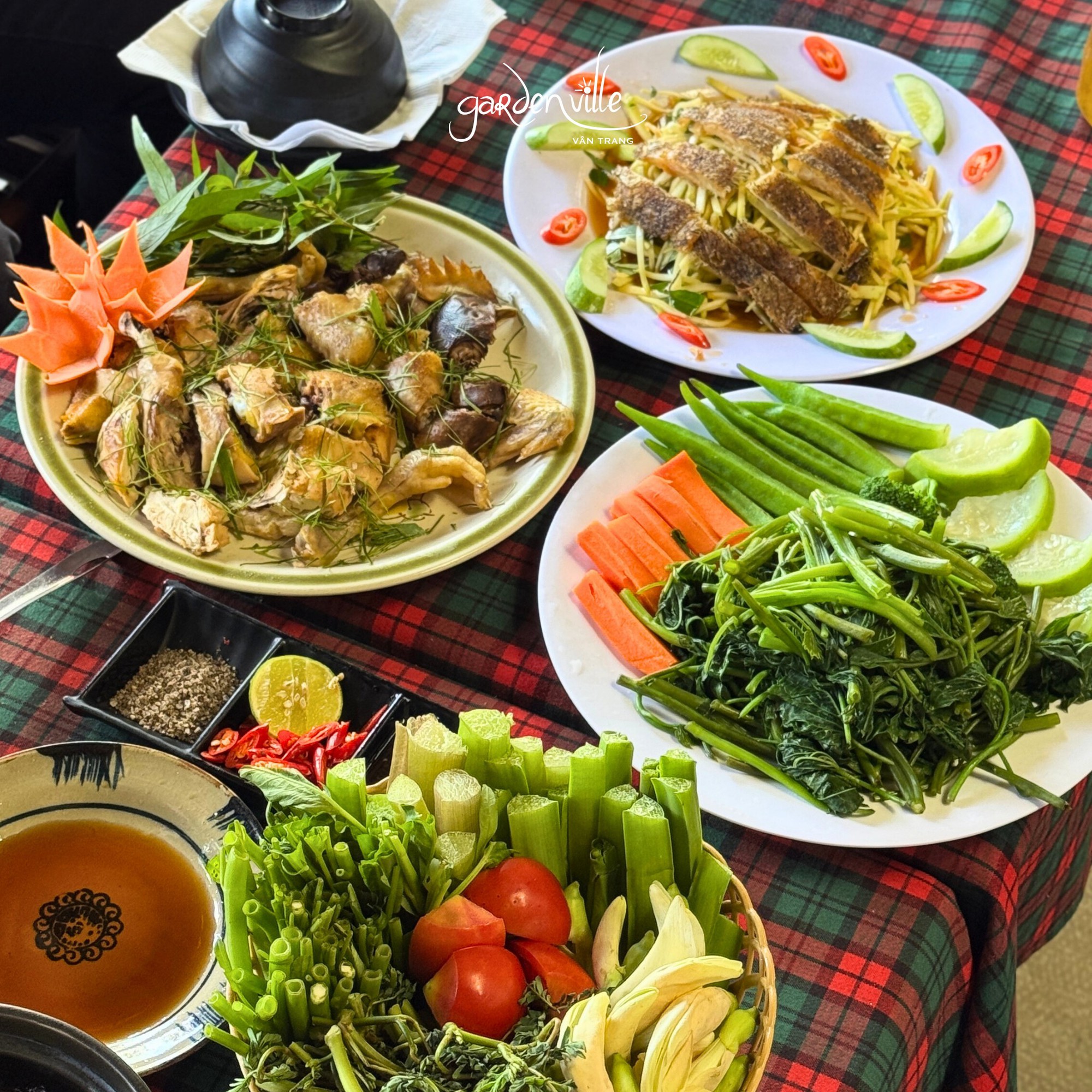 Nữ diễn viên quê Tiền Giang sở hữu cả một khu sinh thái rộng 5 hecta, nhìn cây cối xanh mướt mà ai cũng phải khen: Mẹ 4 con vừa giàu vừa giỏi- Ảnh 9.