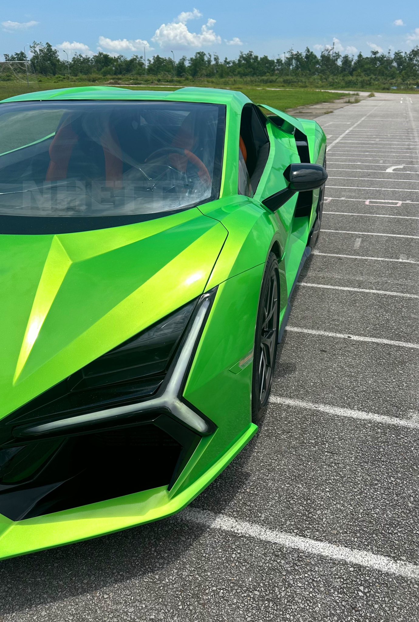Làm Lamborghini Revuelto từ xe Nissan phế liệu, nhóm YouTuber Quảng Ninh được báo quốc tế ca ngợi: 'Hoàn toàn thuyết phục'- Ảnh 5. Làm Lamborghini Revuelto từ xe Nissan phế liệu, nhóm YouTuber Quảng Ninh được báo quốc tế ca ngợi: 'Hoàn toàn thuyết phục'- Ảnh 5.