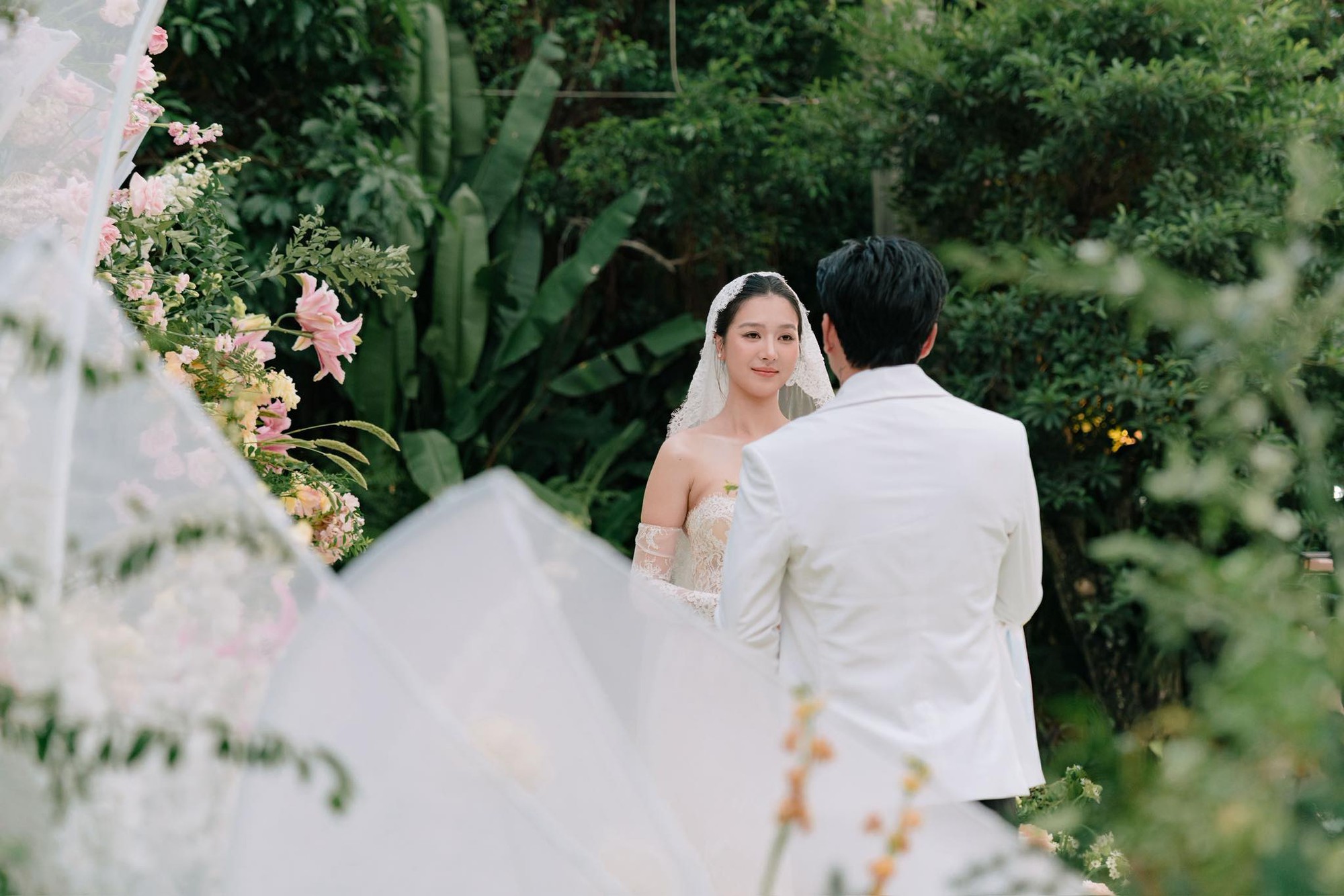 Nhan sắc vợ mới, kém 17 tuổi của nam ca sĩ từng ly hôn sau 2 tháng kết hôn- Ảnh 6. Nhan sắc vợ mới, kém 17 tuổi của nam ca sĩ từng ly hôn sau 2 tháng kết hôn- Ảnh 6.