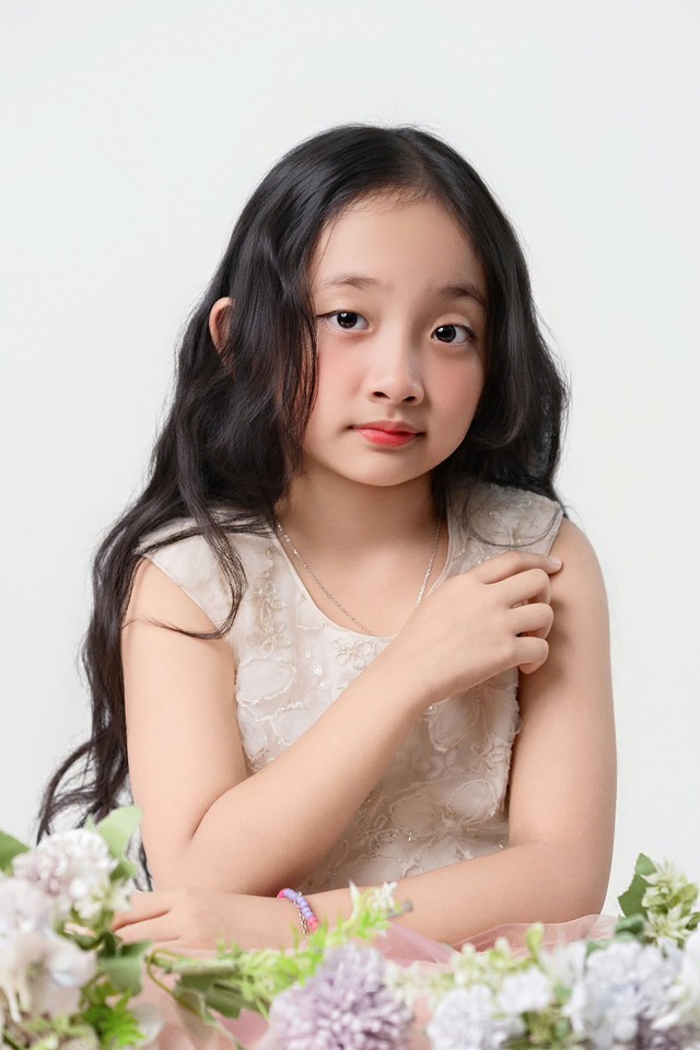 Khánh Thi - Phan Hiển khoe ảnh chân dung của 3 nhóc tỳ, visual cực phẩm cỡ nào mà netizen rần rần: Gen quá đỉnh!- Ảnh 2. Khánh Thi - Phan Hiển khoe ảnh chân dung của 3 nhóc tỳ, visual cực phẩm cỡ nào mà netizen rần rần: Gen quá đỉnh!- Ảnh 2.
