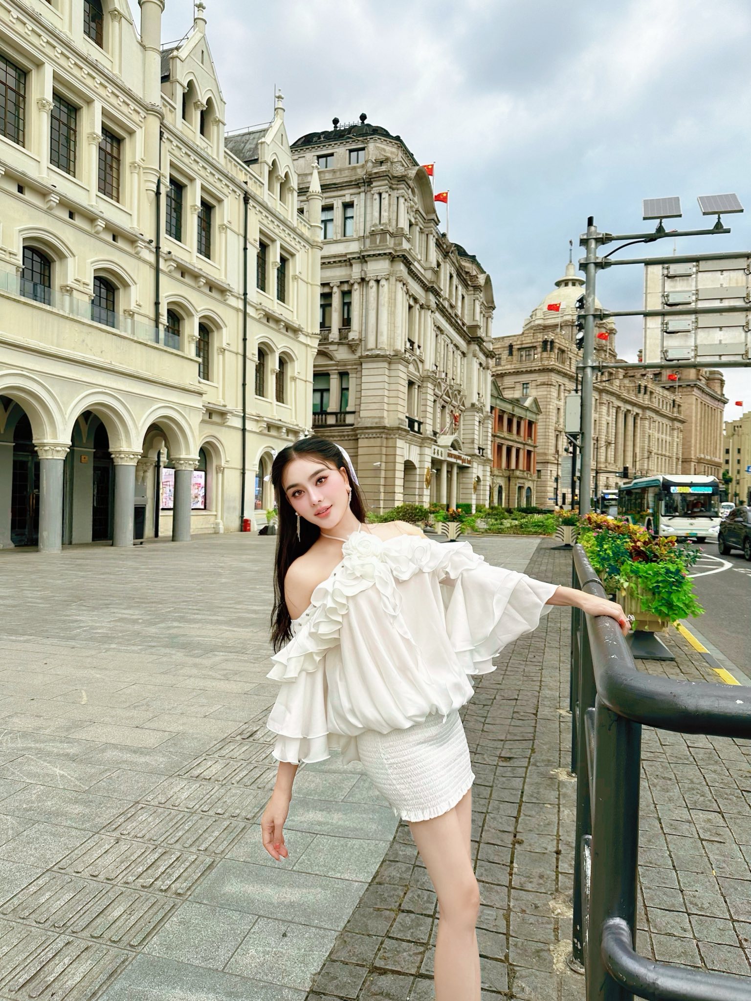 Nữ ca sĩ U50 là mẹ đơn thân, sang Trung Quốc phẫu thuật: "Bé là động lực lớn nhất để tôi bước tiếp"- Ảnh 2. Nữ ca sĩ U50 là mẹ đơn thân, sang Trung Quốc phẫu thuật: "Bé là động lực lớn nhất để tôi bước tiếp"- Ảnh 2.