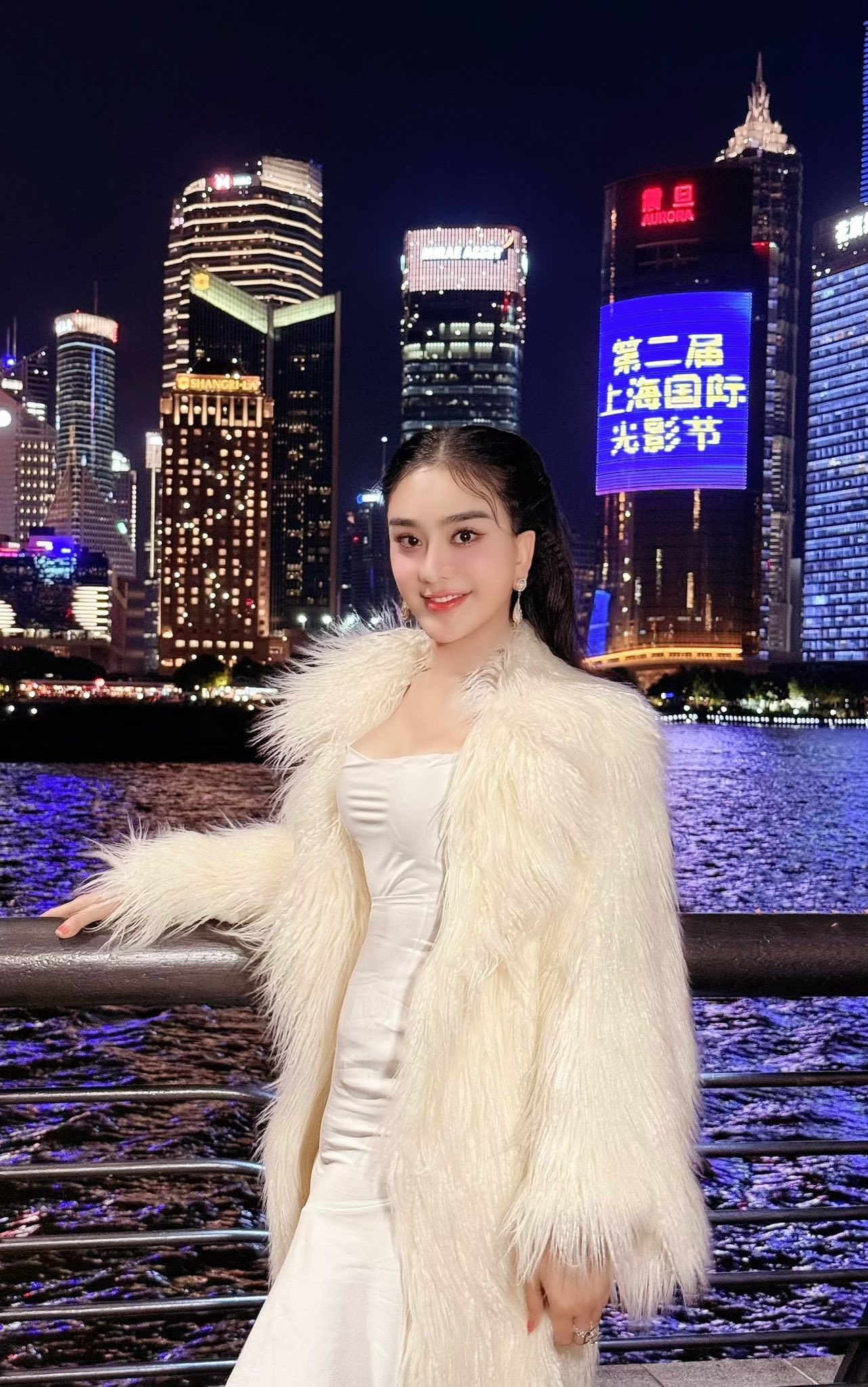 Nữ ca sĩ U50 là mẹ đơn thân, sang Trung Quốc phẫu thuật: "Bé là động lực lớn nhất để tôi bước tiếp"- Ảnh 3. Nữ ca sĩ U50 là mẹ đơn thân, sang Trung Quốc phẫu thuật: "Bé là động lực lớn nhất để tôi bước tiếp"- Ảnh 3.