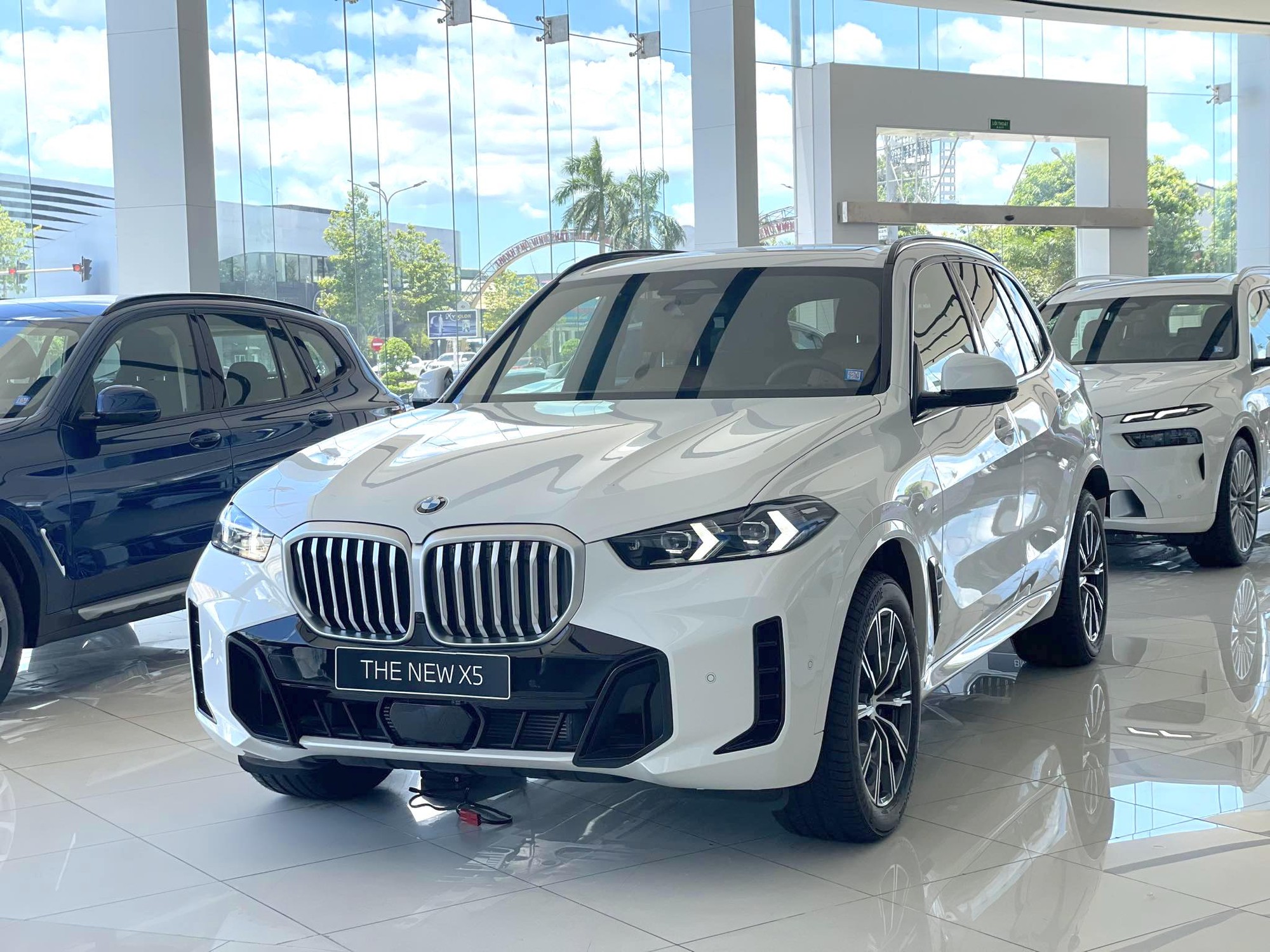 X5, GLC, Alphard, Prado, Viloran: Mẫu xe nào xứng đáng cho danh hiệu Xe gia đình 2-5 tỷ đồng?- Ảnh 1.