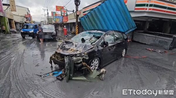 Xót xa cụ bà 87 tuổi bị bùn lũ do siêu bão Ragasa vùi lấp ngay trong nhà, con gái đau đớn: "Thi thể mẹ tôi vẫn còn mắc kẹt bên trong"- Ảnh 2.