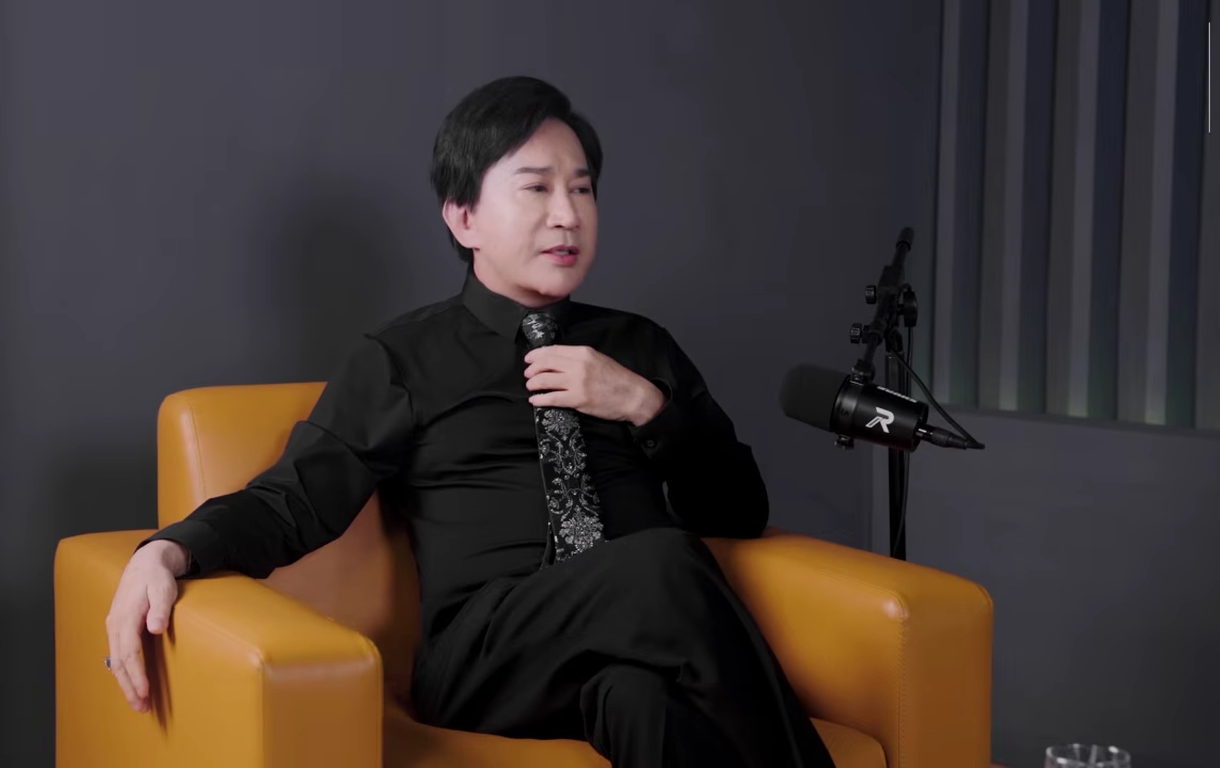 Nam NSƯT cả nước biết mặt: “Họ vùi dập, chà đạp nghệ sĩ”- Ảnh 1. Nam NSƯT cả nước biết mặt: “Họ vùi dập, chà đạp nghệ sĩ”- Ảnh 1.