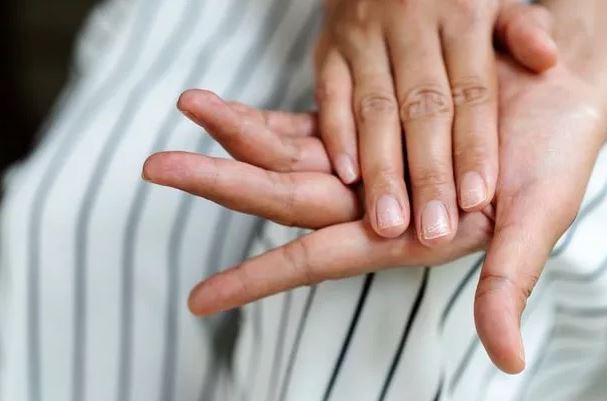 Ấn Vào Móng Tay Mà Thấy Dấu Hiệu Này, Hãy Đi Khám Khẩn Cấp!- Ảnh 1. Ấn Vào Móng Tay Mà Thấy Dấu Hiệu Này, Hãy Đi Khám Khẩn Cấp!- Ảnh 1.