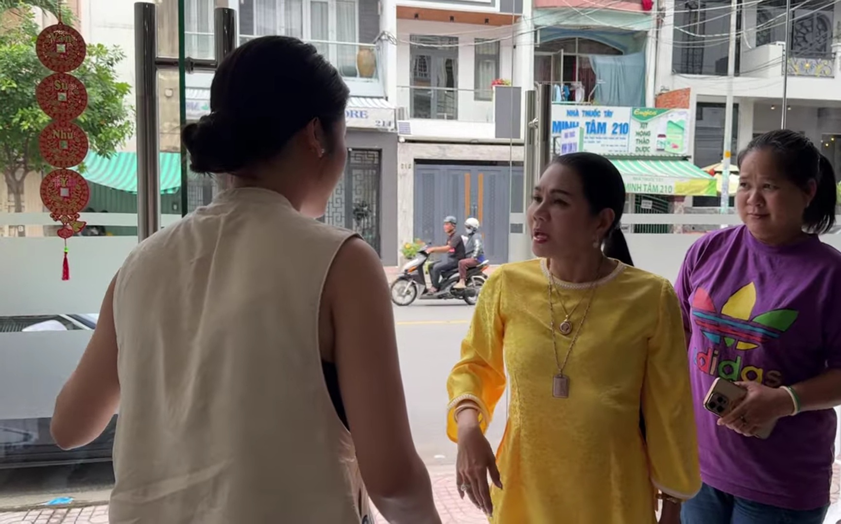 Nữ NSƯT vừa tậu nhà mặt tiền TP.HCM 50 tỷ, tính mua luôn nhà kế bên- Ảnh 1. Nữ NSƯT vừa tậu nhà mặt tiền TP.HCM 50 tỷ, tính mua luôn nhà kế bên- Ảnh 1.