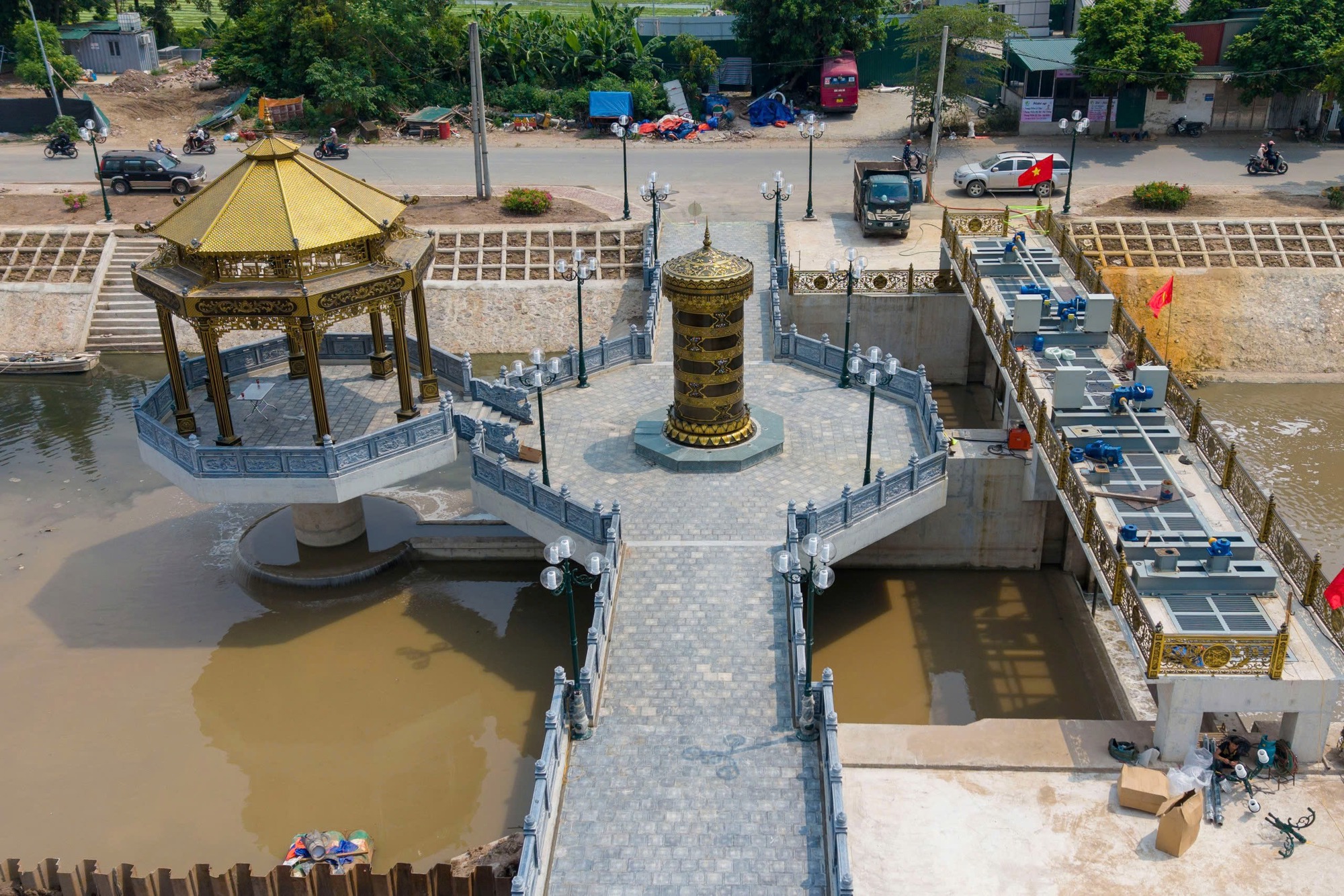 Cận cảnh đập d&acirc;ng đầu ti&ecirc;n mang nguồn nước bổ cập mới cho s&ocirc;ng T&ocirc; Lịch "hồi sinh"- Ảnh 2.