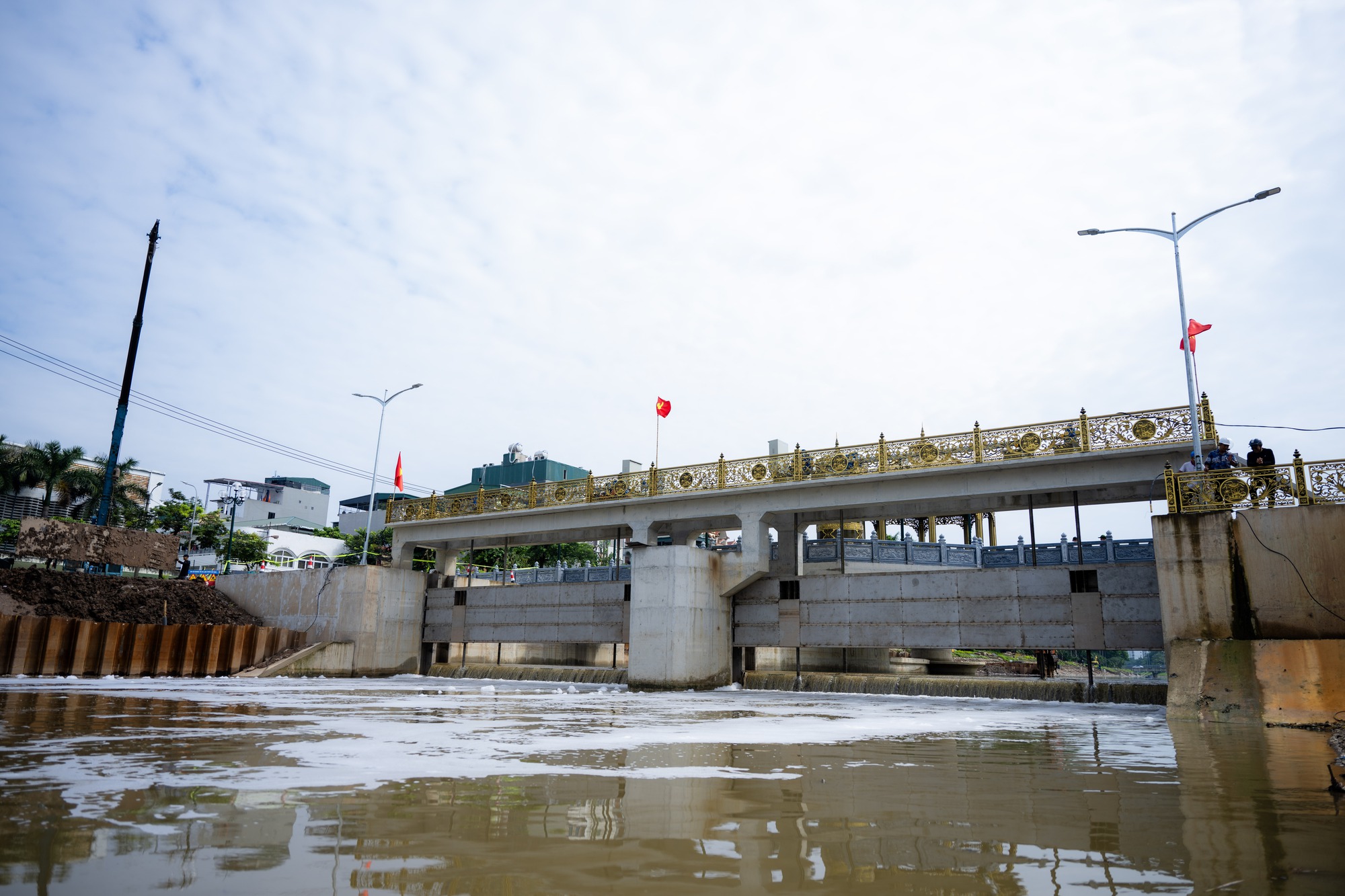 Cận cảnh đập d&acirc;ng đầu ti&ecirc;n mang nguồn nước bổ cập mới cho s&ocirc;ng T&ocirc; Lịch "hồi sinh"- Ảnh 17.
