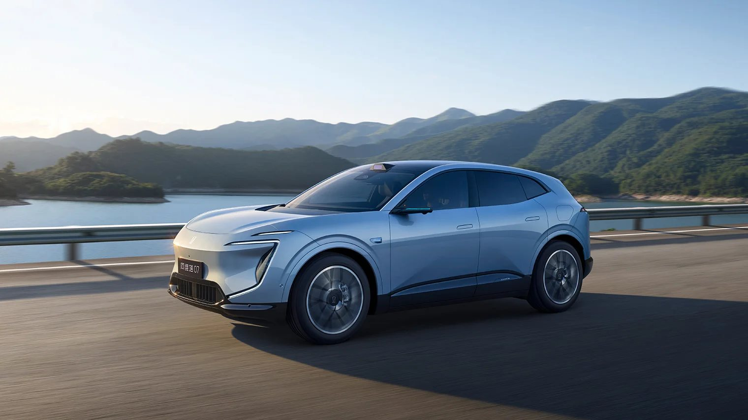 'Ông trùm' xe tải tại Việt Nam ra mắt mẫu SUV ngang cỡ Hyundai Santa Fe: thiết kế hiện đại, đi Hà Nội - Huế chỉ trong một lần sạc- Ảnh 1.