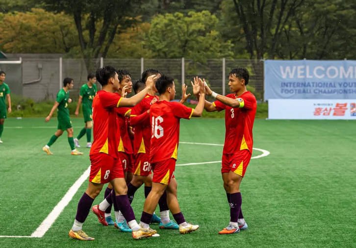 Dứt điểm sắc sảo, tuyển Việt Nam thắng đậm đội bóng Trung Quốc- Ảnh 1.