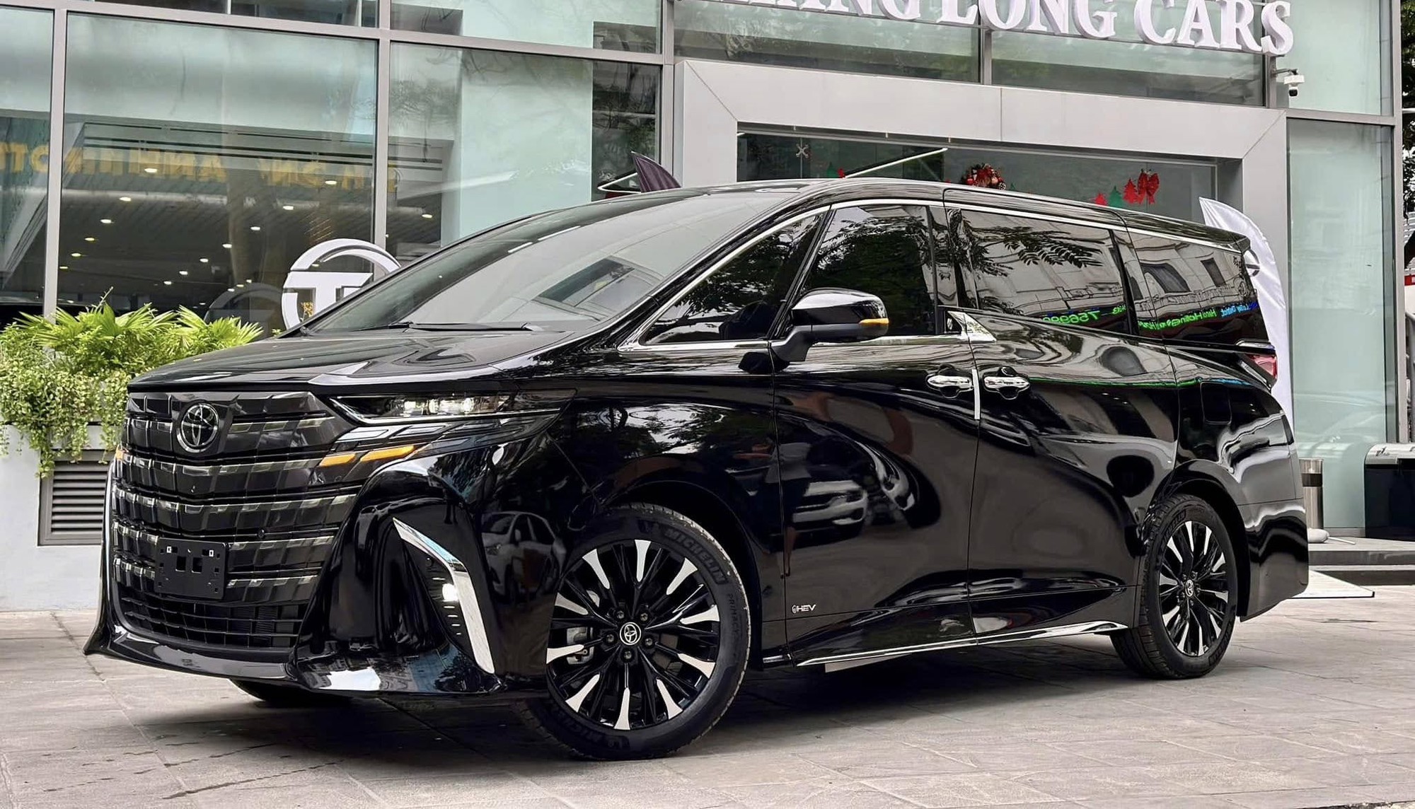 X5, GLC, Alphard, Prado, Viloran: Mẫu xe nào xứng đáng cho danh hiệu Xe gia đình 2-5 tỷ đồng?- Ảnh 4.