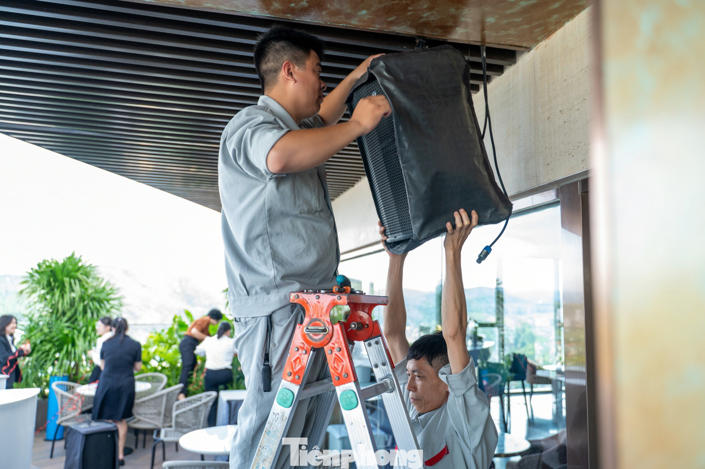 Khách sạn khu du lịch ở Quảng Ninh chèn cửa chống bão- Ảnh 22.