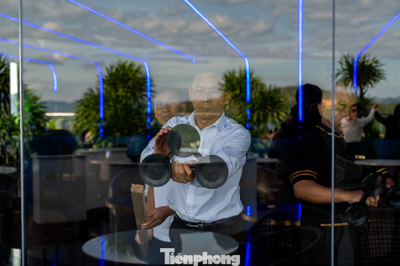 Khách sạn khu du lịch ở Quảng Ninh chèn cửa chống bão- Ảnh 13.