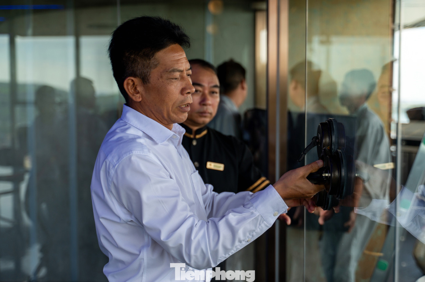 Khách sạn khu du lịch ở Quảng Ninh chèn cửa chống bão- Ảnh 14.