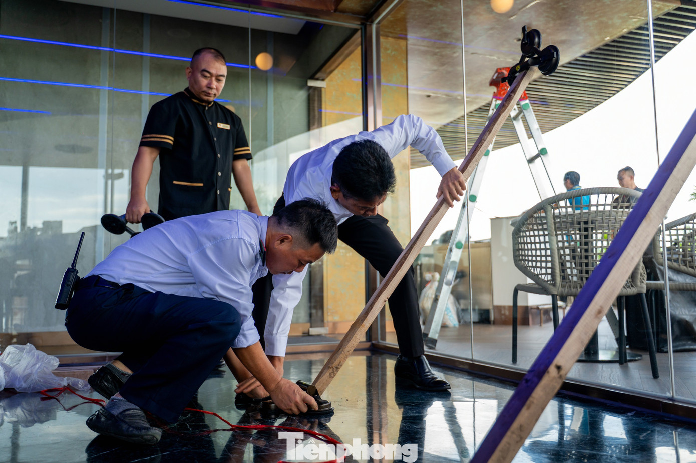 Khách sạn khu du lịch ở Quảng Ninh chèn cửa chống bão- Ảnh 12.