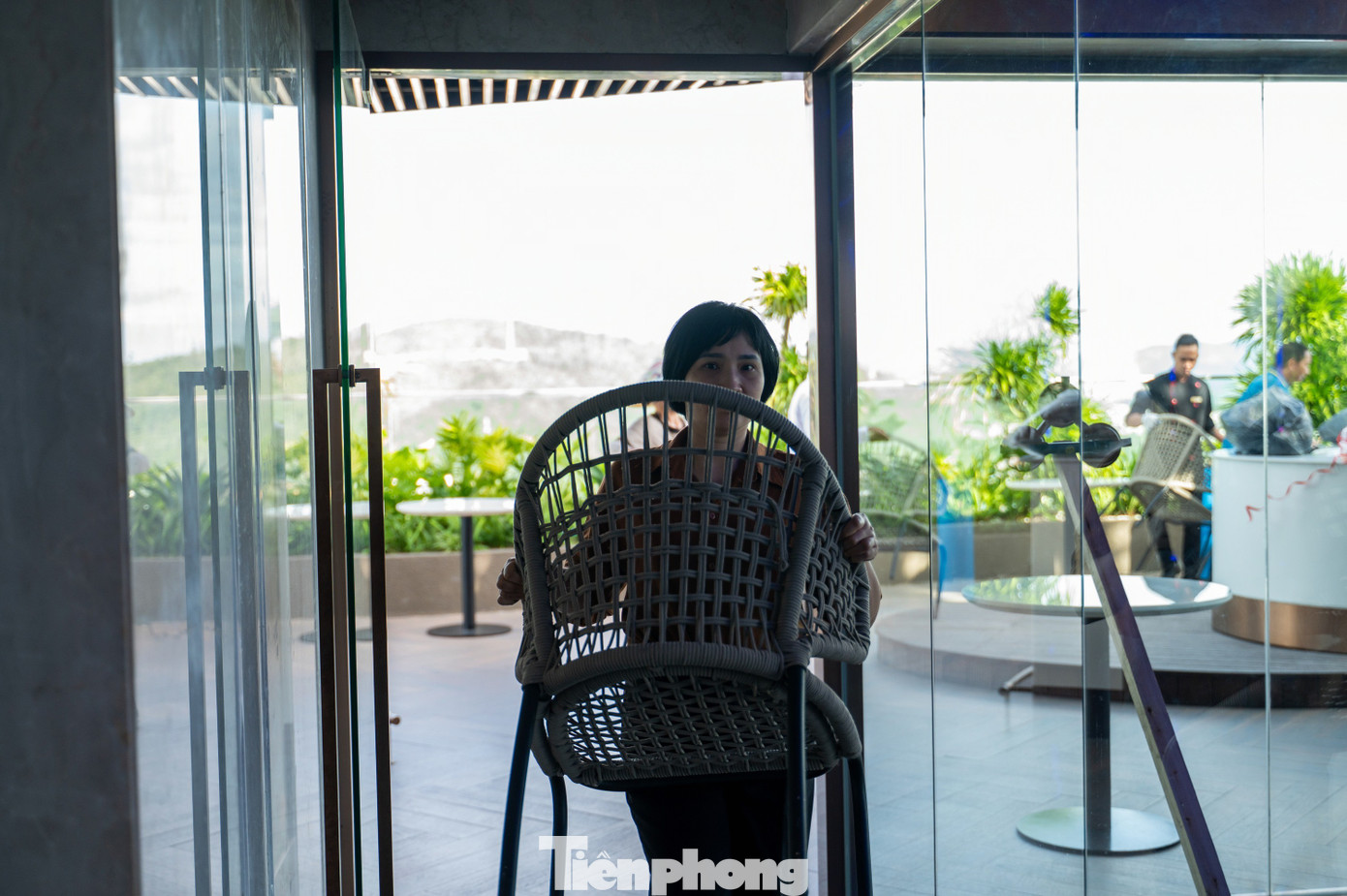 Khách sạn khu du lịch ở Quảng Ninh chèn cửa chống bão- Ảnh 9.