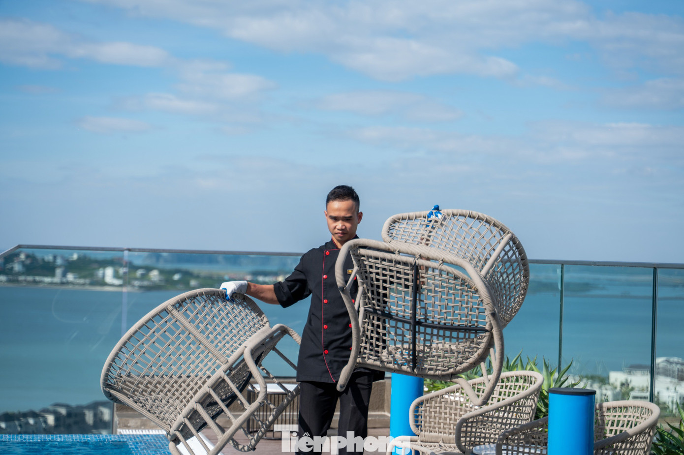 Khách sạn khu du lịch ở Quảng Ninh chèn cửa chống bão- Ảnh 15.