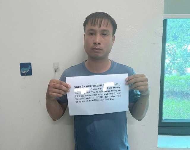 Bắt tạm giam người đàn ông xông vào nhà, đánh dã man một phụ nữ mặc cho nạn nhân ôm đầu van xin- Ảnh 2.