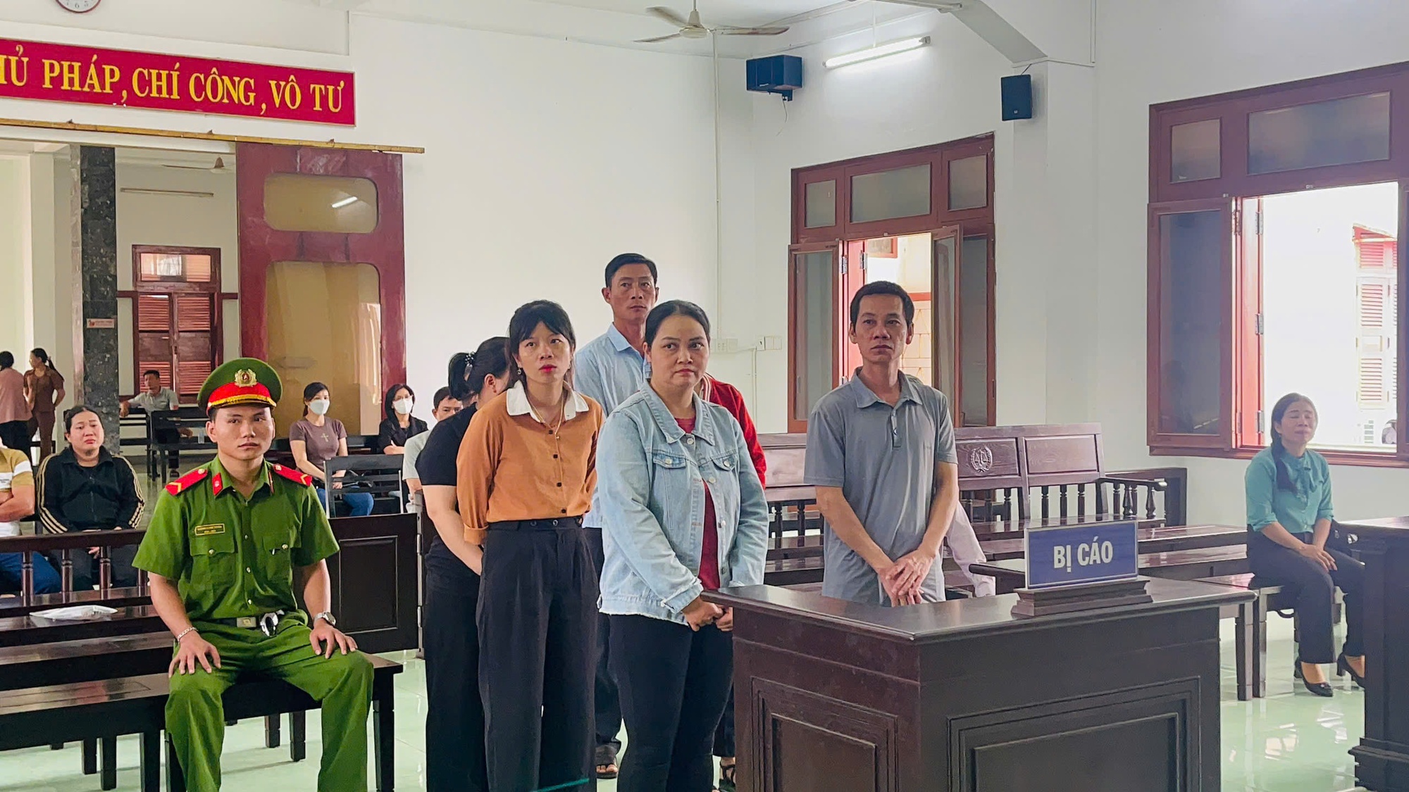 Cựu Chủ tịch UBND xã cùng kế toán "phù phép" tham ô tài sản- Ảnh 1. Cựu Chủ tịch UBND xã cùng kế toán "phù phép" tham ô tài sản- Ảnh 1.