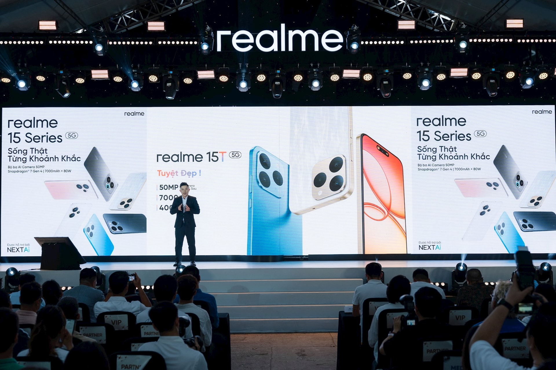 realme 15 Pro mới lên kệ ở Việt Nam: Pin "vô địch" 7.000 mAh, sạc nhanh 80W, không đối thủ trong tầm giá- Ảnh 1.