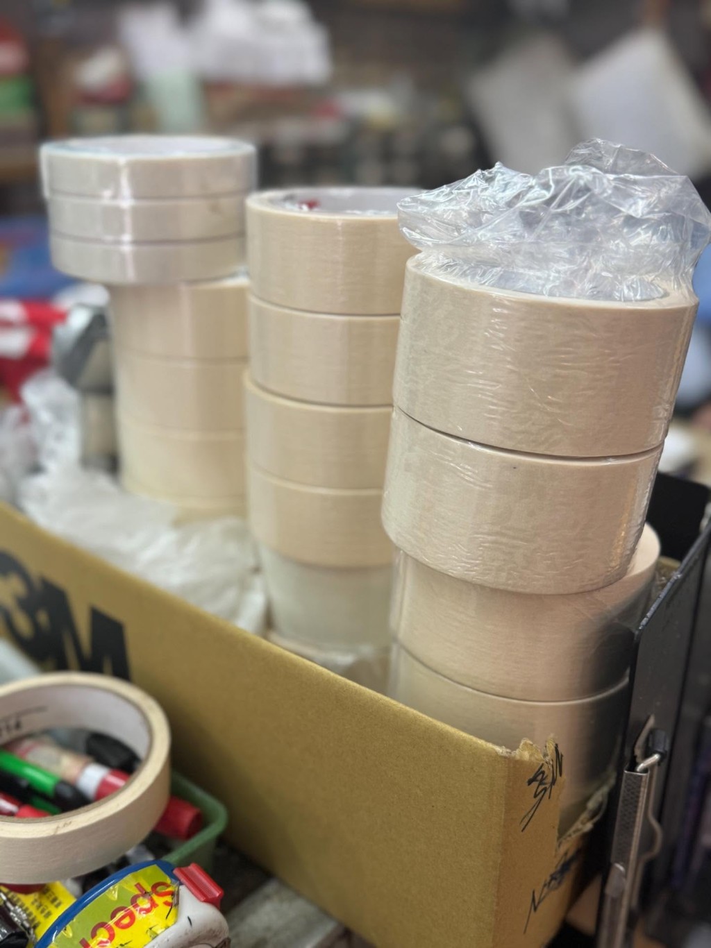 Cuộn băng d&iacute;nh bỗng 