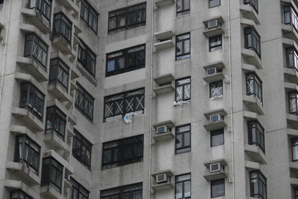 Cuộn băng d&iacute;nh bỗng 