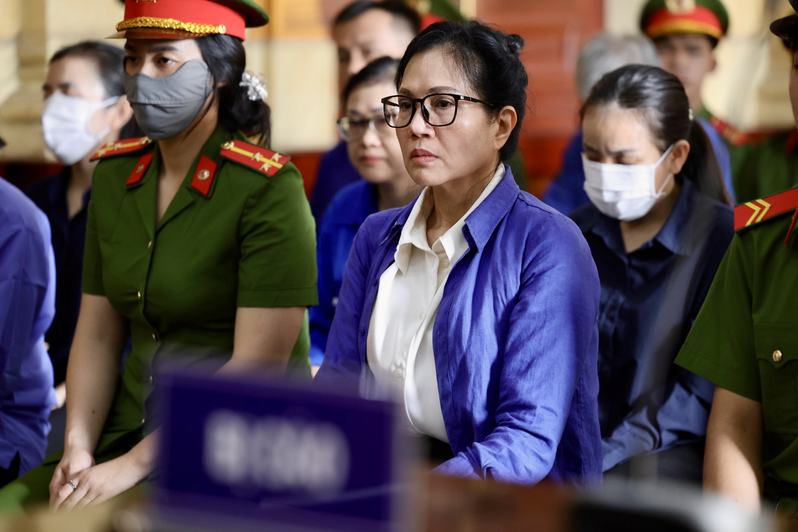 CLIP: Hình ảnh cựu Tổng Giám đốc SJC Lê Thuý Hằng hầu tòa sáng nay- Ảnh 3. CLIP: Hình ảnh cựu Tổng Giám đốc SJC Lê Thuý Hằng hầu tòa sáng nay- Ảnh 3.