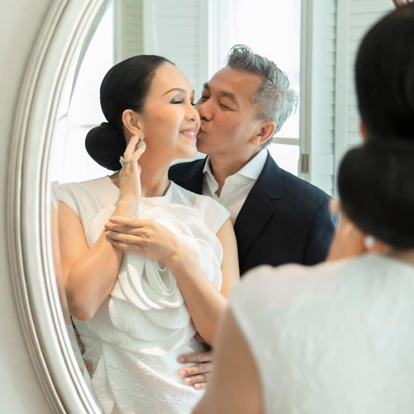 Mỹ nhân Vbiz U65 vẫn không ai qua nổi: Được phong "Hoa hậu không ngai", suốt 40 năm không ăn cơm- Ảnh 6. Mỹ nhân Vbiz U65 vẫn không ai qua nổi: Được phong "Hoa hậu không ngai", suốt 40 năm không ăn cơm- Ảnh 6.