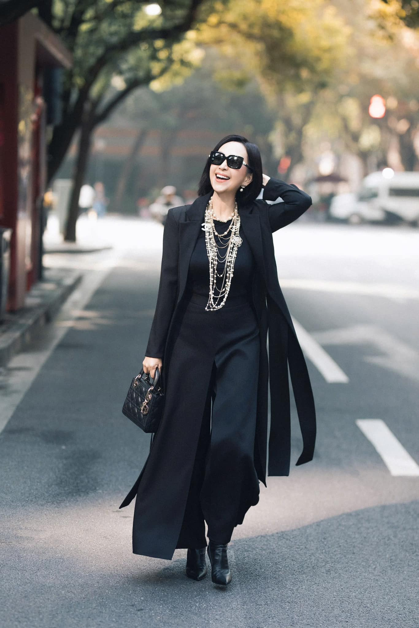 Mỹ nhân Vbiz U65 vẫn không ai qua nổi: Được phong "Hoa hậu không ngai", suốt 40 năm không ăn cơm- Ảnh 12. Mỹ nhân Vbiz U65 vẫn không ai qua nổi: Được phong "Hoa hậu không ngai", suốt 40 năm không ăn cơm- Ảnh 12.