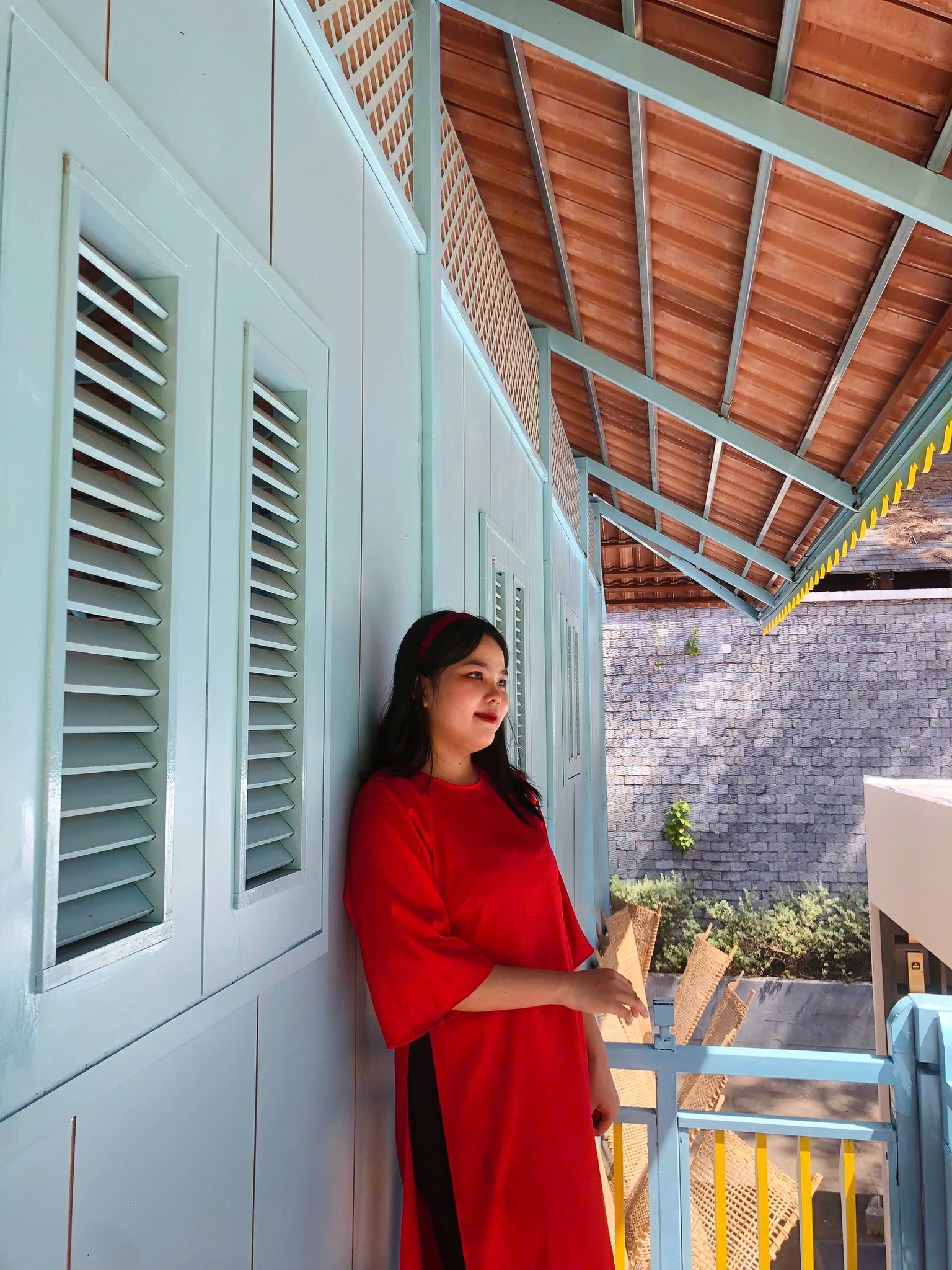 Cô gái 22 tuổi quyết định quay lại lớp 6 để học: "Nếu phải đi rửa bát thuê, em vẫn sẵn sàng"- Ảnh 1. Cô gái 22 tuổi quyết định quay lại lớp 6 để học: "Nếu phải đi rửa bát thuê, em vẫn sẵn sàng"- Ảnh 1.