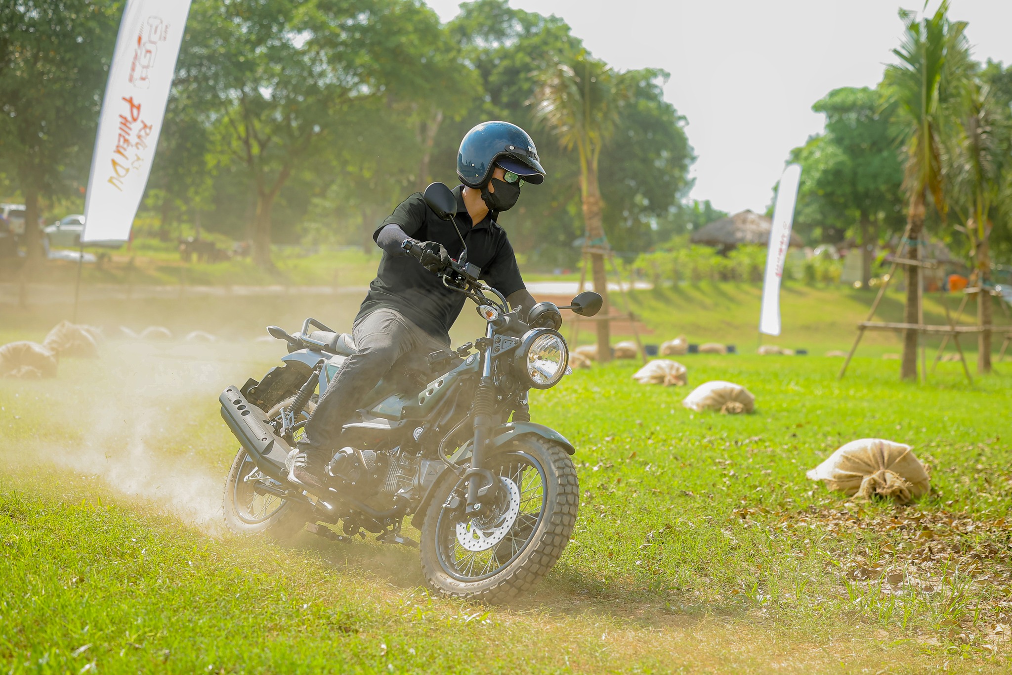 Yamaha PG-1 trang bị sẵn lốp bán địa hình.
