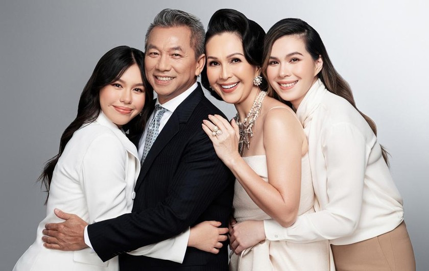 Mỹ nhân Vbiz U65 vẫn không ai qua nổi: Được phong "Hoa hậu không ngai", suốt 40 năm không ăn cơm- Ảnh 8. Mỹ nhân Vbiz U65 vẫn không ai qua nổi: Được phong "Hoa hậu không ngai", suốt 40 năm không ăn cơm- Ảnh 8.