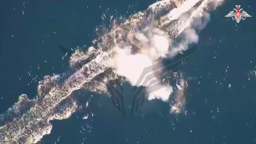 Khoảnh khắc UAV diệt tàu không người lái ngoài khơi Crimea- Ảnh 1.