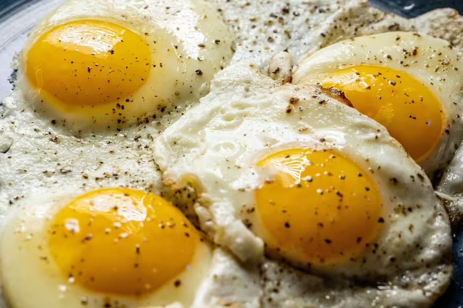 Mẹo làm trứng ốp la vừa nhanh vừa gọn, ngon như dùng chảo rán: Trẻ con cũng làm được