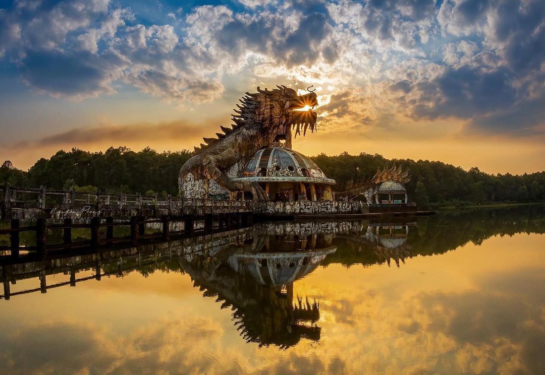 Công viên 70 tỷ bỏ hoang gần 20 năm ở miền Trung Việt Nam: Từng lên báo Mỹ, hiện trạng gây bất ngờ- Ảnh 1.
