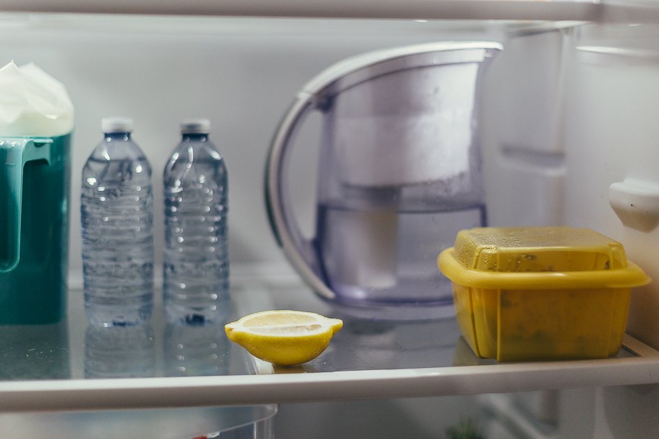 Khử sạch mùi hôi trong tủ lạnh chỉ với 2 thứ quen mặt, rẻ tiền: “Bà, mẹ tôi đều làm vậy”- Ảnh 1.