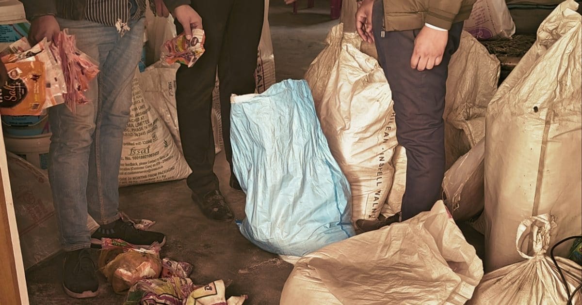 Đột kích một nhà máy, công an triệt phá đường dây sản xuất và tiêu thụ muối giả quy mô khủng, tịch thu hàng nghìn kg sản phẩm kém chất lượng- Ảnh 2.