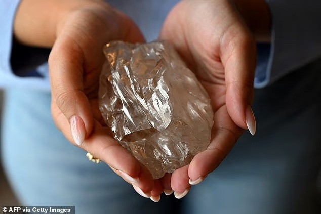 Hé lộ viên kim cương cỡ lớn hiếm có nhất trong hơn một thế kỷ- Ảnh 2.